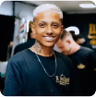 Andre, barbeiro da El Dourado Barbershop